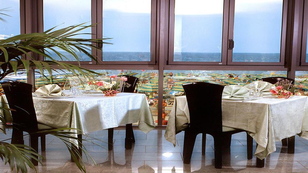 Hotel Foschi-Peninsula Bellaria-Igea Marina Exterior foto